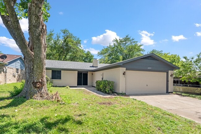 1037 Alicia Ln in Lancaster, TX - Building Photo - Building Photo