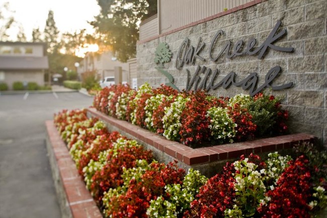 Oak Creek Village in Citrus Heights, CA - Foto de edificio - Building Photo