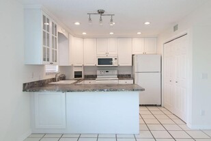 5925 Longbow Ln in West Palm Beach, FL - Building Photo