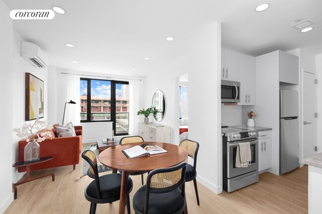 912 Broadway in Brooklyn, NY - Foto de edificio - Building Photo