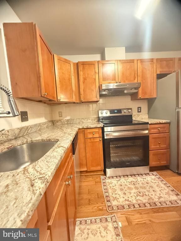 property at 2808 Lee Oaks Pl