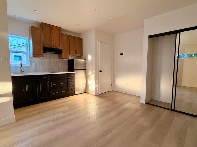 714 S Philadelphia St in Anaheim, CA - Building Photo - Building Photo