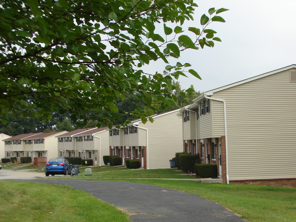 Colony East Townhomes in Pittsburgh, PA - Building Photo