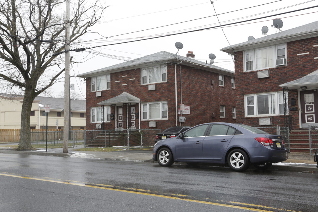 1428 Lawrence St in Rahway, NJ - Building Photo