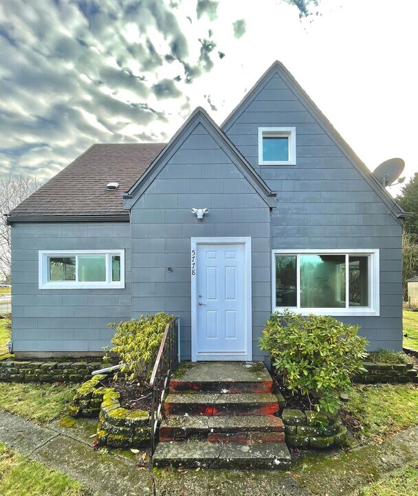 5778 Golden Eagle Dr in Ferndale, WA - Building Photo