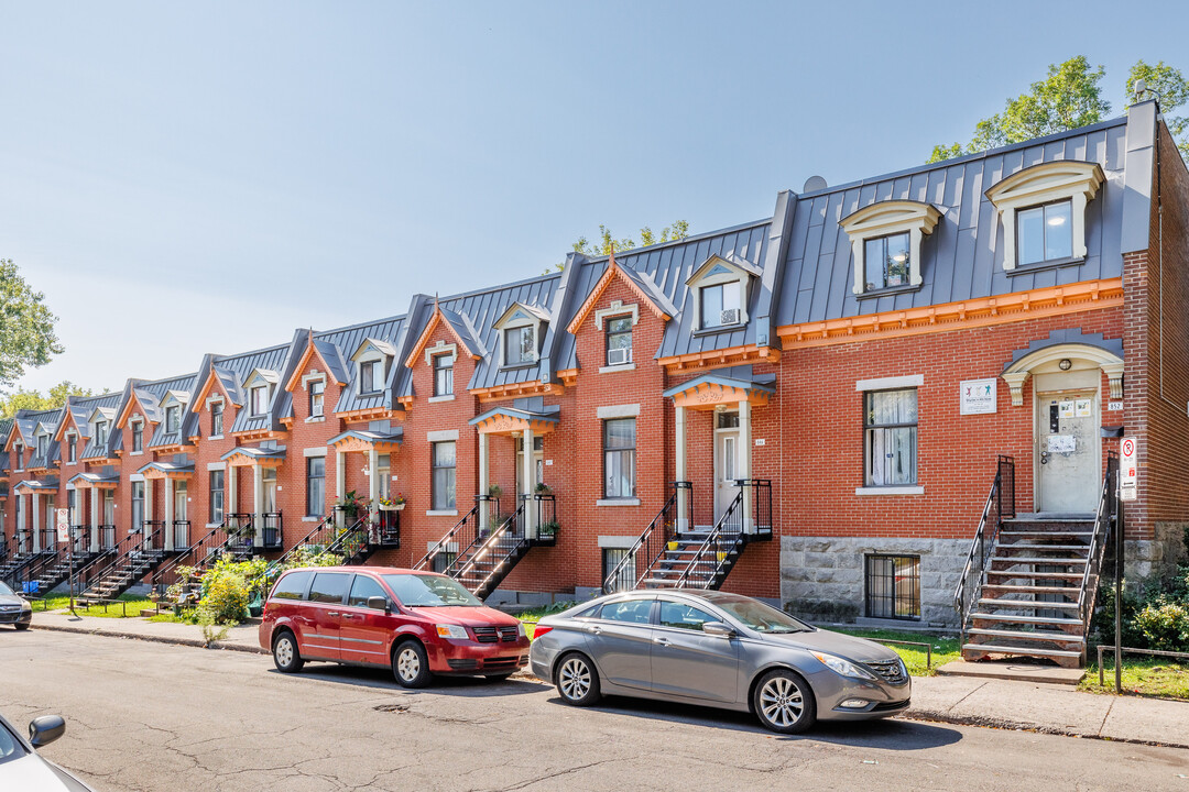 828 Saint-Martin Rue in Montréal, QC - Building Photo