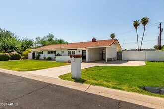 6925 E Rancho Vista Dr in Scottsdale, AZ - Foto de edificio - Building Photo