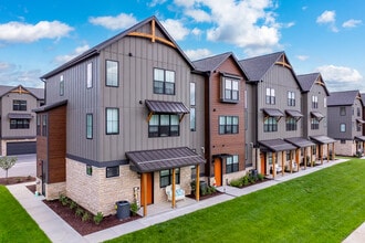 Whitetail Ridge at Elkhart Lake in Elkhart Lake, WI - Foto de edificio - Building Photo