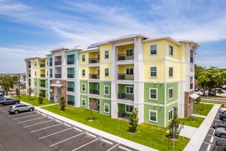 Grand Oak Apartments in Largo, FL - Building Photo - Building Photo