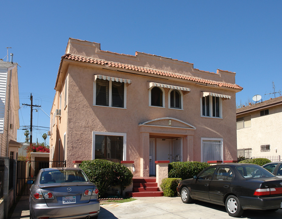 917 N Edgemont St in Los Angeles, CA - Building Photo