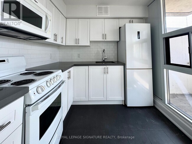 property at 33-2833 Isabella St