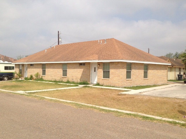 208 Laureles Dr in Elsa, TX - Foto de edificio - Building Photo