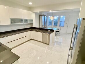850 Millbrae Ct in West Palm Beach, FL - Building Photo - Building Photo
