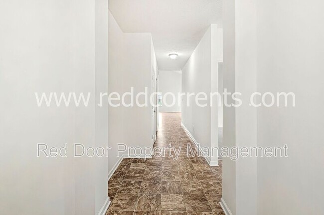 692 N Granite Dr in Fortville, IN - Foto de edificio - Building Photo