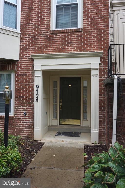 9724 Athletic Way in Gaithersburg, MD - Foto de edificio - Building Photo
