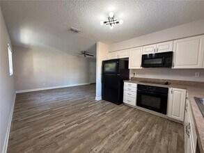 5839 12th St in Zephyrhills, FL - Building Photo - Building Photo