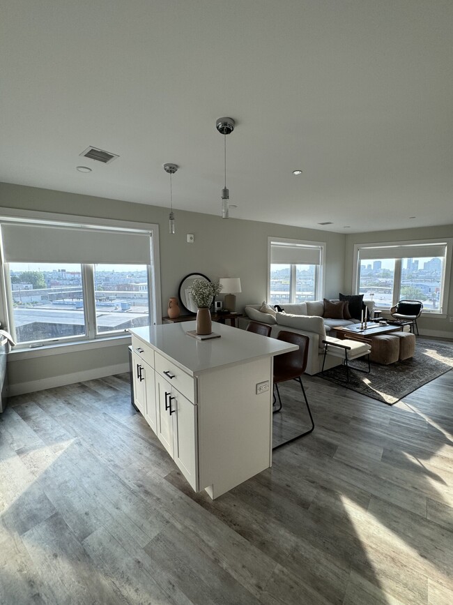 206 Old Colony Ave, Unit 603 in Boston, MA - Building Photo - Building Photo