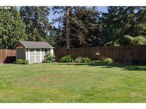 6352 SW Dawn St in Lake Oswego, OR - Foto de edificio - Building Photo