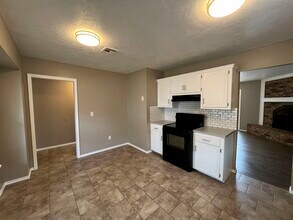 12224 SW 14th St in Yukon, OK - Building Photo - Building Photo