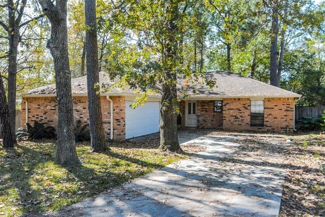 property at 230 Wedgewood Ct