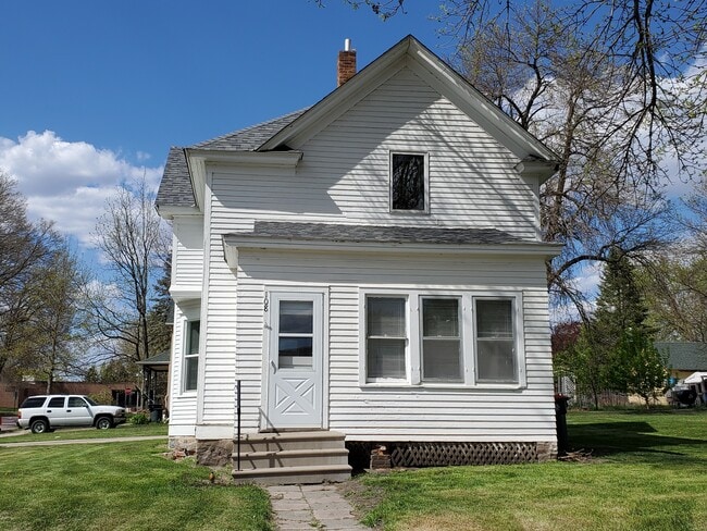 108 3rd St W