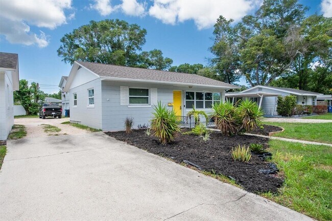 5442 9th Ave N in St. Petersburg, FL - Foto de edificio - Building Photo