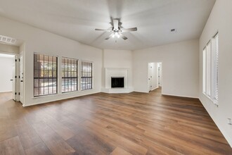 1805 Renfro Rd in Colleyville, TX - Foto de edificio - Building Photo
