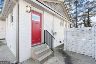 2026 Harwinor Rd SE in Smyrna, GA - Foto de edificio - Building Photo