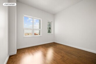 2717 42nd Rd in Queens, NY - Building Photo - Building Photo