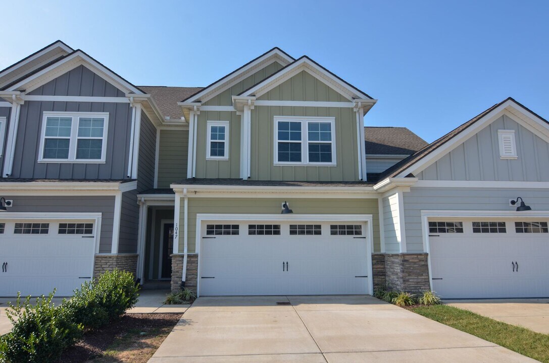 1047 June Wilde Rdg in Spring Hill, TN - Building Photo
