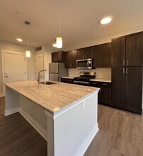 339 W Diehl Rd in Naperville, IL - Building Photo - Building Photo