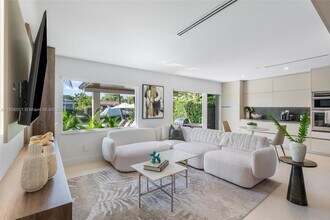 7810 Hawthorne Ave in Miami Beach, FL - Building Photo - Building Photo