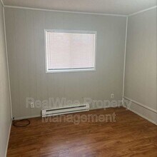 361 SE Theodore St in Winston, OR - Building Photo - Building Photo