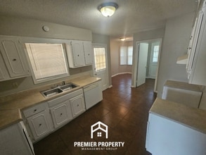 3373 S Mendenhall Rd in Memphis, TN - Building Photo - Building Photo