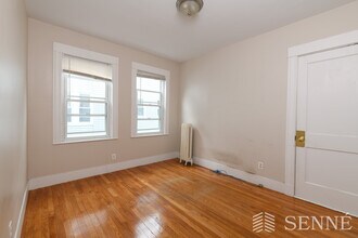40 Boston Ave, Unit 1 in Somerville, MA - Foto de edificio - Building Photo