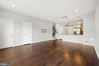 8125 Greenbelt Station Pkwy in Greenbelt, MD - Building Photo - Building Photo