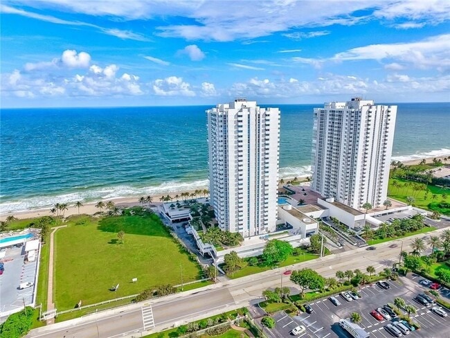 1360 S Ocean Blvd in Pompano Beach, FL - Building Photo - Building Photo