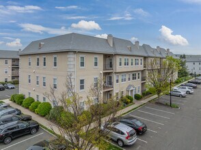 Brittany Chase in Wayne, NJ - Foto de edificio - Building Photo
