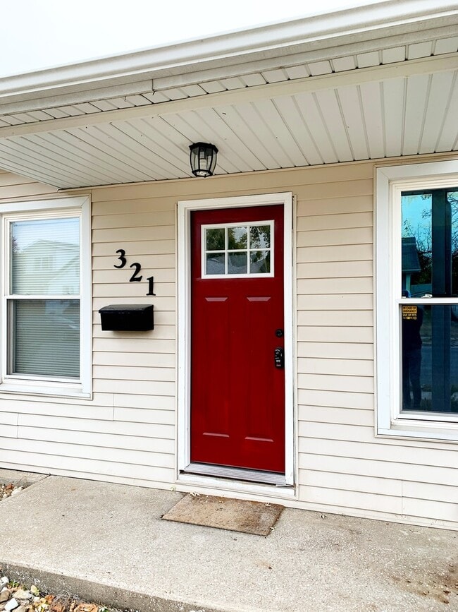 321 Monroe St in East Alton, IL - Building Photo - Building Photo