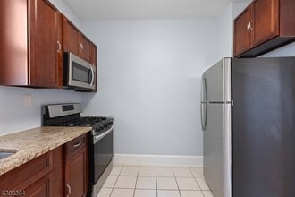 40 Yereance Ave in Clifton, NJ - Building Photo - Building Photo