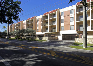 Courtyard at the Park in North Miami, FL - Building Photo - Building Photo