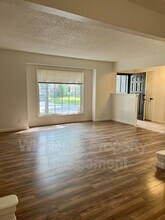 1920 E 153rd Terrace in Olathe, KS - Foto de edificio - Building Photo