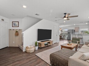 121 Cullen St in Angleton, TX - Building Photo - Building Photo