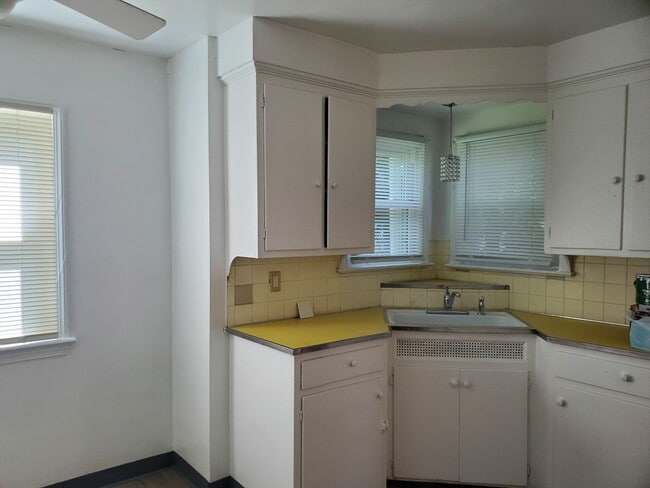 3909 Warrensville Center Rd in Warrensville Heights, OH - Building Photo - Building Photo