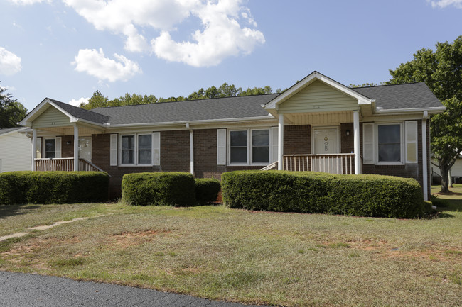 Saluda Forest in Greenville, SC - Foto de edificio - Building Photo