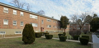 37-50 Villa Ct in Hempstead, NY - Building Photo