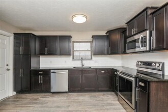 5713 NW 33rd St in Oklahoma City, OK - Building Photo - Building Photo