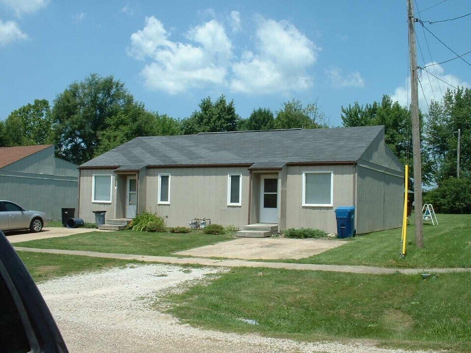 1906 E Perkins Rd in Urbana, IL - Building Photo