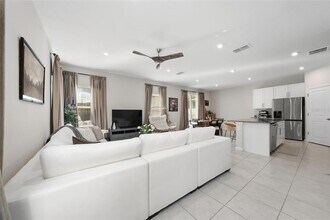 2992 Slough Creek Dr in Kissimmee, FL - Building Photo - Building Photo