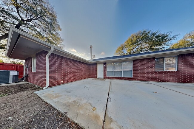 property at 2203 Longleaf Pines Ln